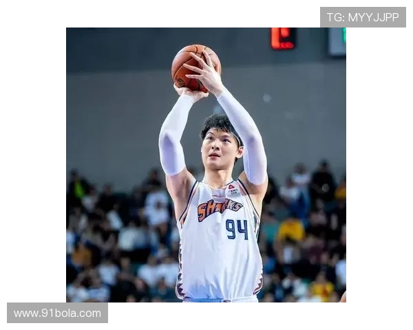 哈滕兢兢业业苦撑内线三十分钟贡献四分十四板连续四场篮板上双